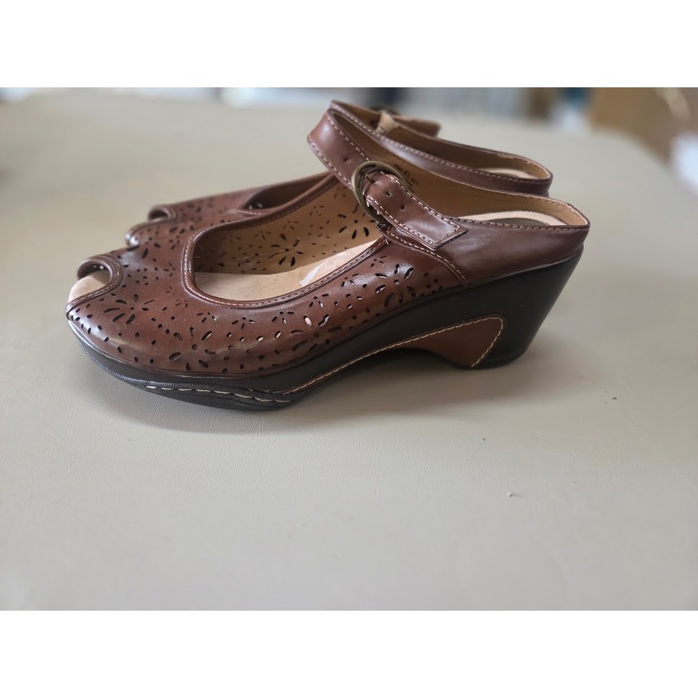 Solesenseability Womens 8.5 Med Brown Laser Cut Peep Toe Wedge Mary Jane Shoes